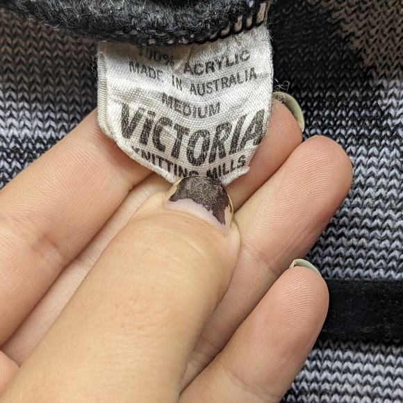 Vintage Australian Checkered Cardigan by Victoria Knitting Mills - Picture 3 of 5